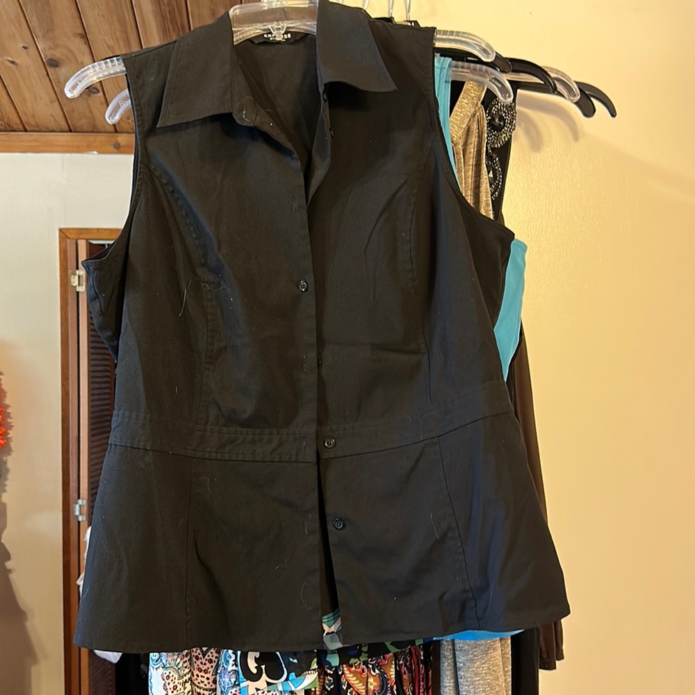 Woman’s button down sleeveless shirt